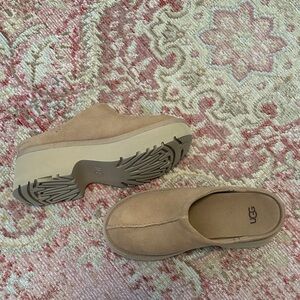 UGG Women's New Heights Platform Slip On in Sand- size 7
